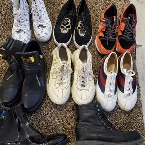 6 pairs of shoes